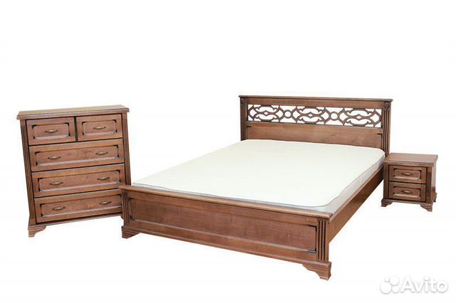 Кровать в комплекте из дерева