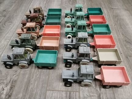 Игрушка СССР Трактор с прицепом заводной