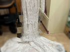 Свадебное платье со шлейфом и вышивкой