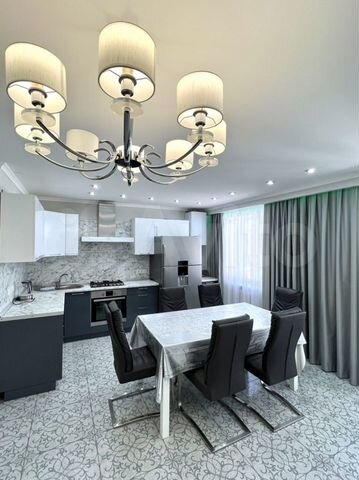 2-к. квартира, 80 м², 1/4 эт.