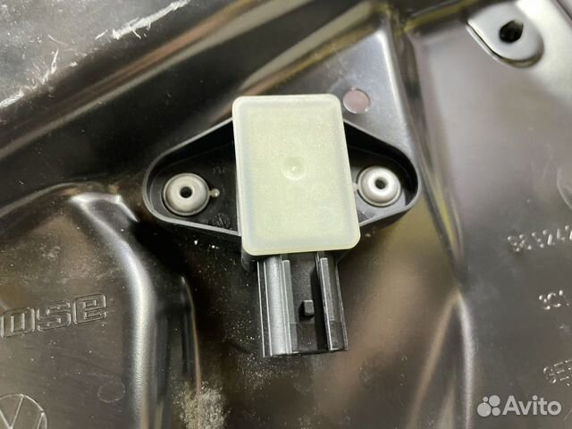Датчик удара левой передней двери Passat B6 Пассат