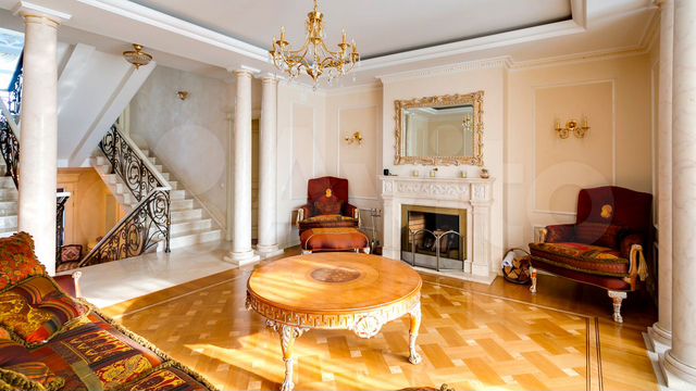 Коттедж 660 м² на участке 15 сот.