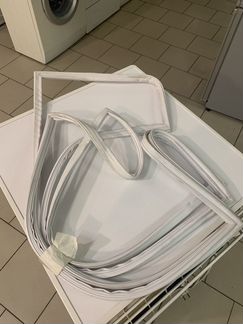 Уплотнитель холодильника Bosch KGN39XW26R