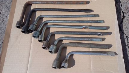 Балонный ключ Г-образный