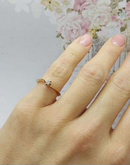 Золотое кольцо с бриллиантом 0,08 ct