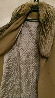 Пальто зимнее с воротником из енота