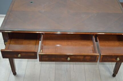 Письменный стол, Италия