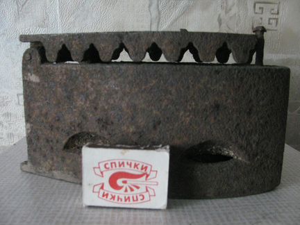 Утюг старинный раскопки - реквизит