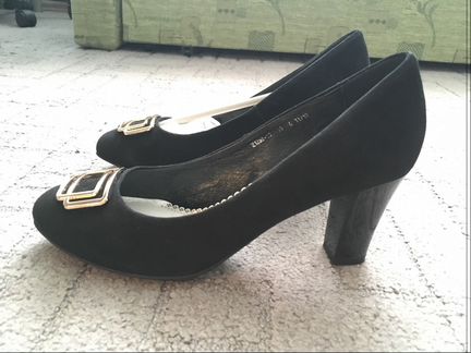 Продам черные замшевые вечерние туфли
