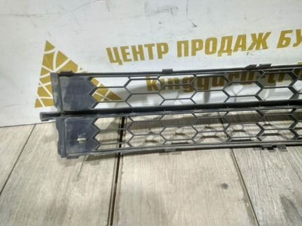 Решетка переднего бампера бу Skoda Rapid OEM 60U85