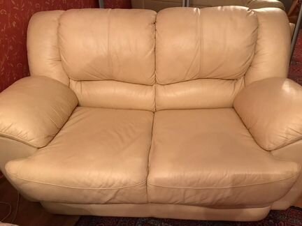 Кожаный диван