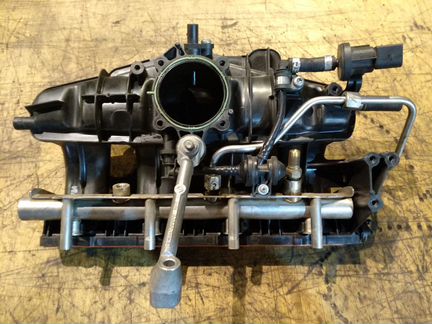 Впускной коллектор Ауди Audi 06F133201P