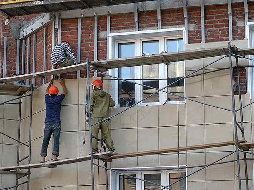 Фасадчики ищут. Фасадчики НВФ. Фасадчики керамогранит. Монтажник вентилируемых фасадов. Монтажники фасадчики.