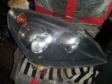 Фара правая Opel Zafira b Опель Зафира б