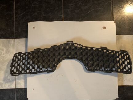 Решетка радиатора Ярис 1