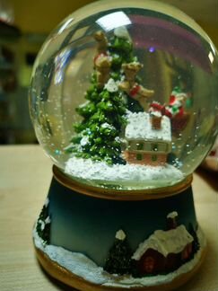 Шар новогодний снежный с оленями