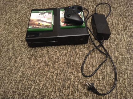 Xbox One 500 GB + 2 крутые игры + джой с аккумом