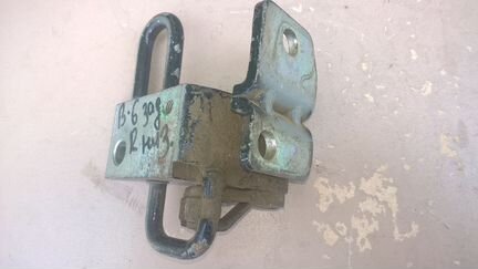 Нижняя петля задней двери VW Пассат В-6 2006-2010