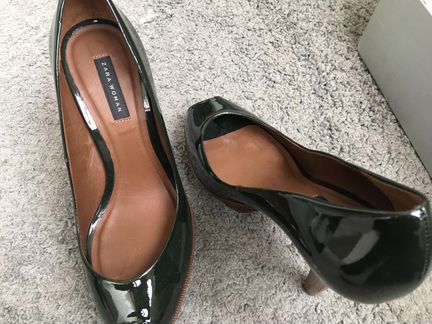 Чёрные лакированные туфли Zara с открытым носом