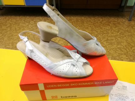 Босоножки новые