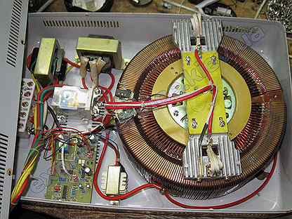 Ремонт стабилизаторов. Стабилизатор Руселф Tsd-10000va. Роторный стабилизатор напряжения. Релейный стабилизатор напряжения в разборе. Ремонт стабилизаторов напряжения.