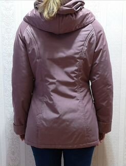 Новая красивая удобная весенняя куртка