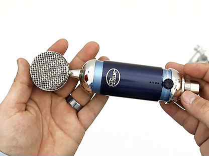 Spark микрофон. Микрофон Блю Спарк. Микрофон Blue Blackout Spark. Микрофоны Blue Mic Shark. Blue Microphones Bluebird Condenser Microphone.