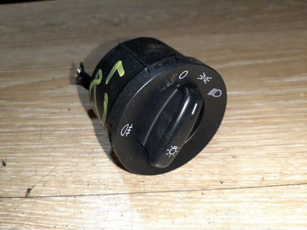 Переключатель света Volkswagen Golf BUD 1.4 2007