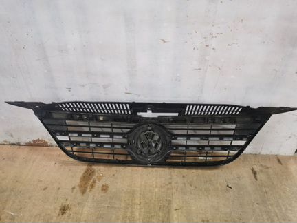 Решетка радиатора передняя Volkswagen Tiguan 5N