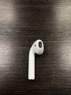 Правый наушник AirPods 1