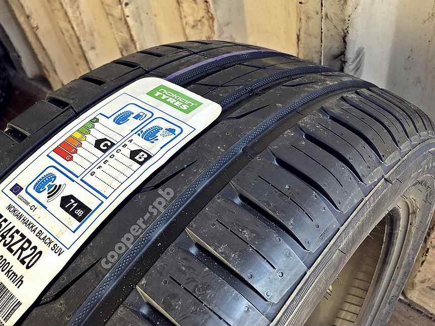 Nokian 275 45 r20. Нокиан Хакка Блэк 275 45 20.