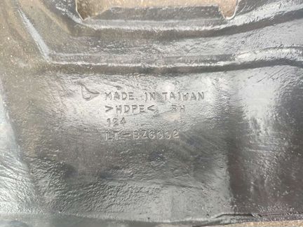 Подкрылок Mercedes Benz W124