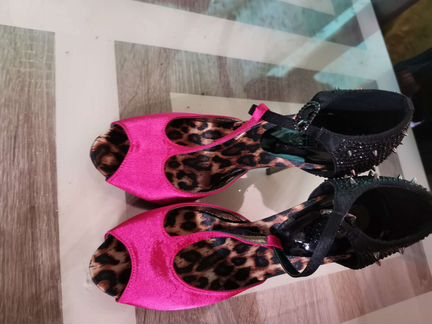 Новые туфли на выход с шипами Svetski