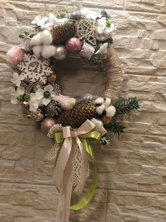 Рождественский венок с гирляндой