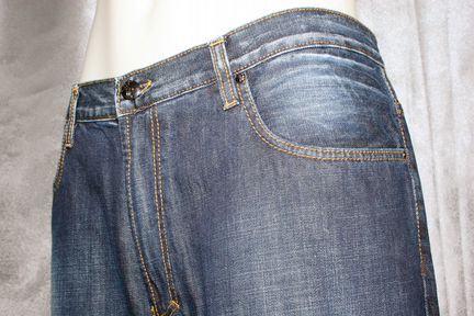 Versace новые джинсы р. 38, 40 Италия