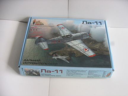Сборная модель-копия истребителя Ла-11