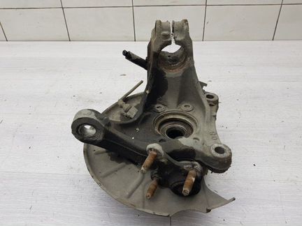 Кулак передний левый Vw Passat B6 BKP 2006