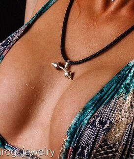 Кулон из серебра в форме штанги. новый