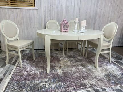 Красивый раздвижной стол