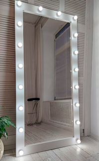 Гримерное зеркало в полный рост