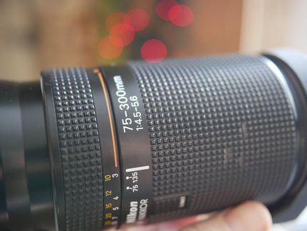 Nikon nikkor 75-300 f 4,5-5,6 со штативной лапкой