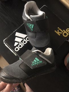 Детские кроссовки adidas