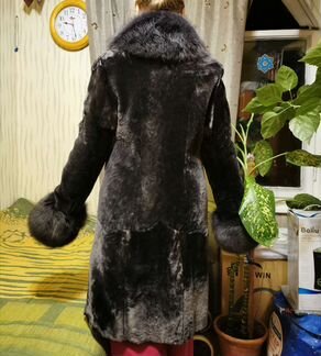 Шуба Алеф из мутона, воротник и рукава из песца