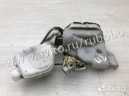 Замок двери задний правый Mitsubishi Pajero 3 V78W