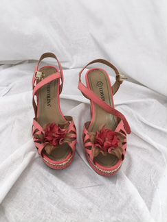 Босоножки на танкетке Tervolina 36 р-р