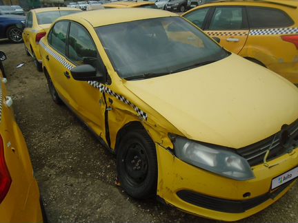 Volkswagen Polo 1.6 МТ, 2015, битый, 100 000 км