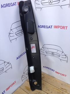 Накладка крышки багажника внутренняя C-class w204