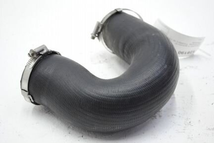 Патрубок от дросселя на интеркулер VW Touareg 2