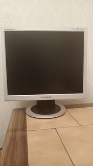 Монитор Samsung SyncMaster 710N