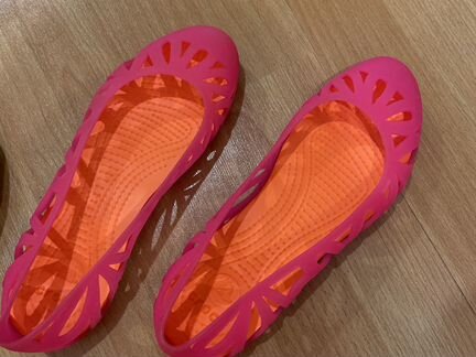 Crocs пляжная обувь